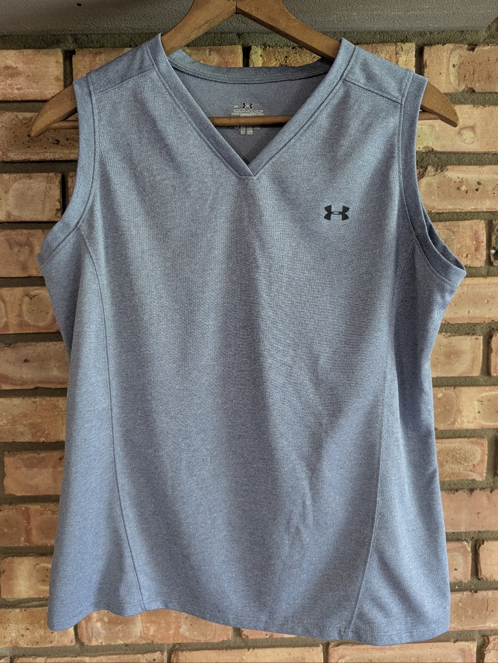 Under Armour Women’s Sleeveless Athletic V-Neck Top